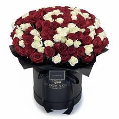 Luxury 100 Red &amp; White Rose Hat Box
