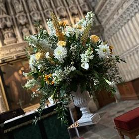 fwthumbCeremony-plinth-urn-flowers-magdalen-chapel-oxford-florist.jpg
