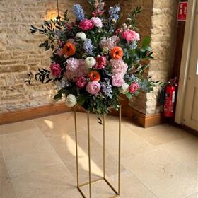 fwthumbCeremony_pedestal__spring_flowers_merriscourt_cotswold_wedding.jpg