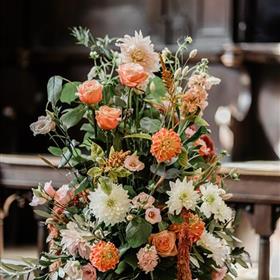 fwthumbOxford-Wedding-Flowers-Bodleian-Ceremony-Pedestal.jpg