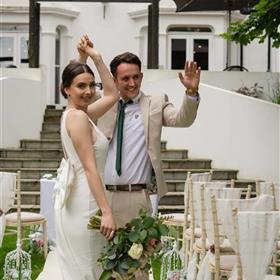 fwthumbPink-cream-bridal-bouquet-mecure-hawkwell-house-hotel-oxford-wedding.jpg