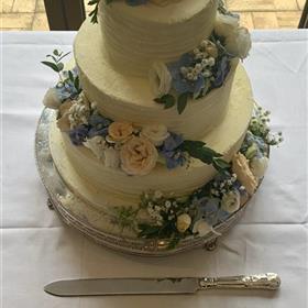 fwthumbReception-cake-flowers-oxford-wedding.jpg