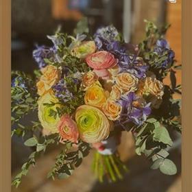fwthumbbridal-bouquet-peach-ranunculus-blue-oxford-wedding.jpg