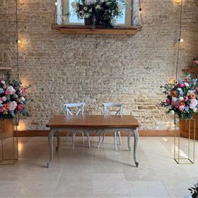 fwthumbceremony_pedestals_spring_flowers_merriscourt_cotswold_wedding.jpg