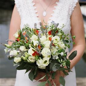 fwthumbnatural-bridal-bouquet-cream-lavender-red-perch-wedding-oxford.jpg